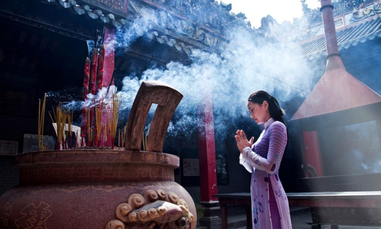 Mùng 1 nên làm gì để may mắn- đi chùa